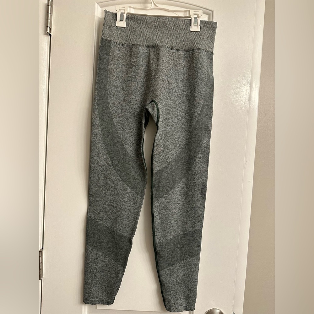 Victoria Secret’s Pink Active Size M Green Leggings